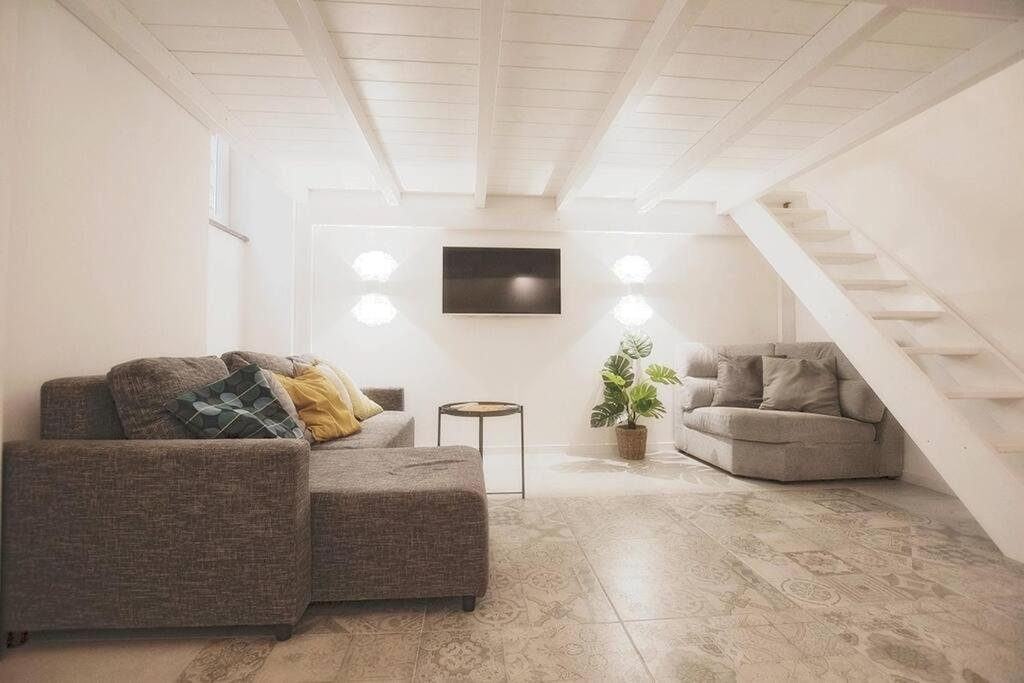 Posedenie v ubytovaní Beautifully Renovated Loft in Trastevere