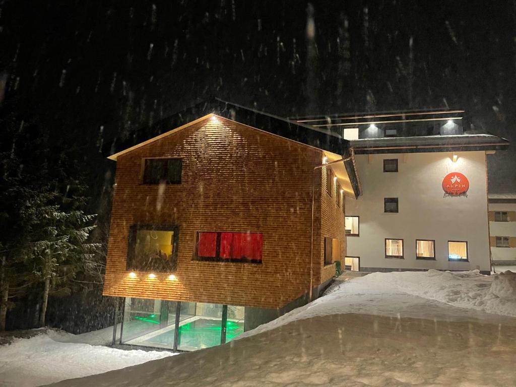Alpin - Studios & Suites v zime
