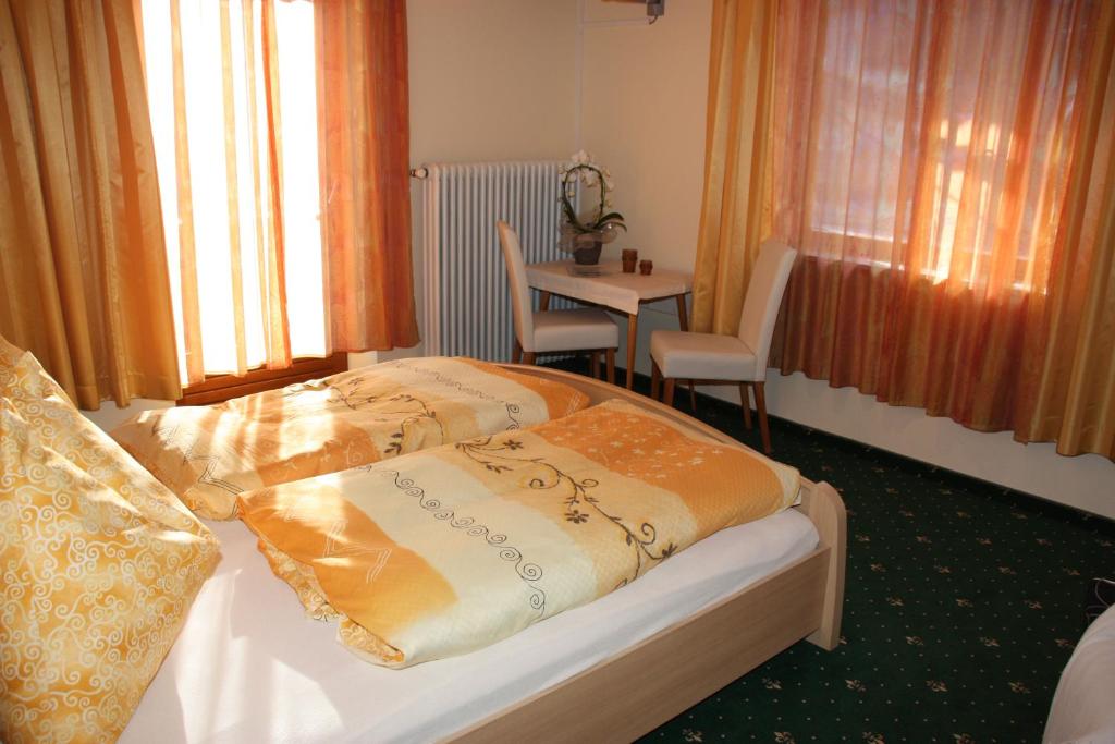 Posteľ alebo postele v izbe v ubytovaní Gästehaus Neuhauser