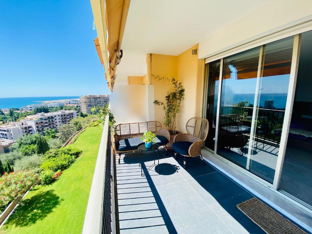 Apartment 4p Luxe Vue Mer Parking Tennis A 4min De La Promenade Des Anglais Nice France Booking Com