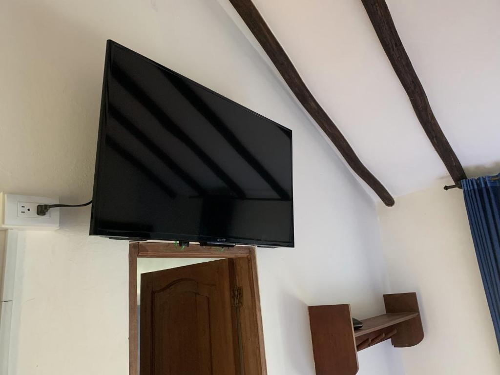 TV a/nebo společenská místnost v ubytování Hostal Home Sant Angelo