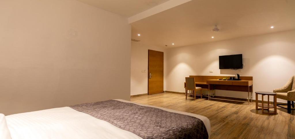 Iris Lite Corbett - Deluxe King Room