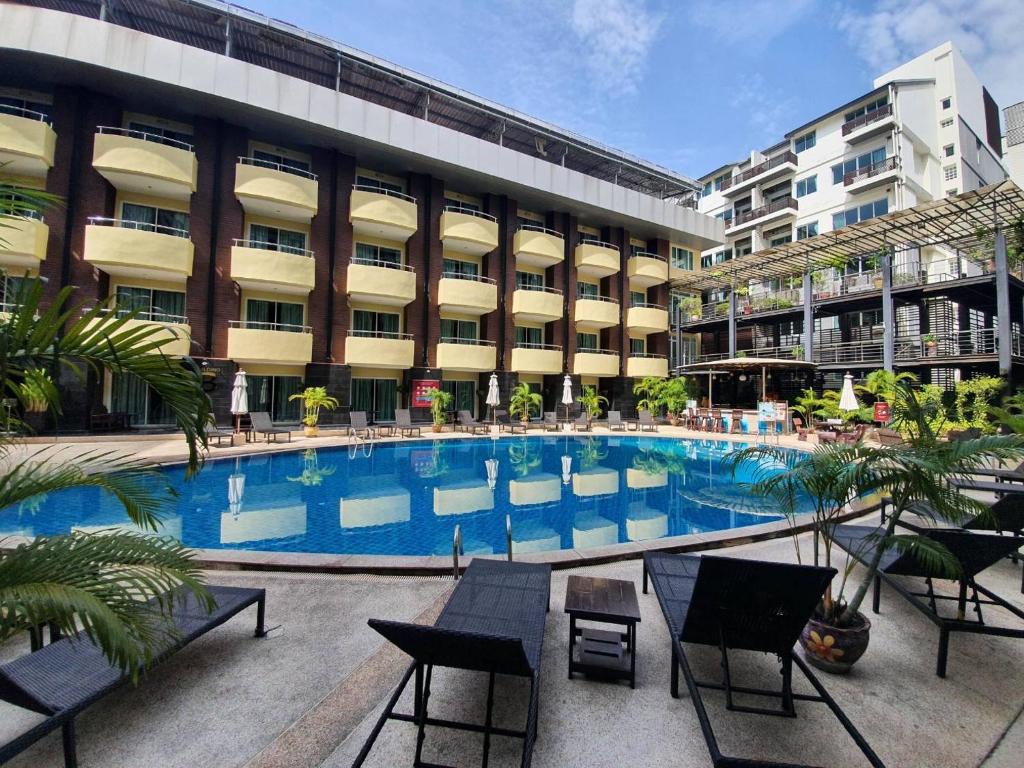 Gallery image of Baron Beach Hotel in Pattaya