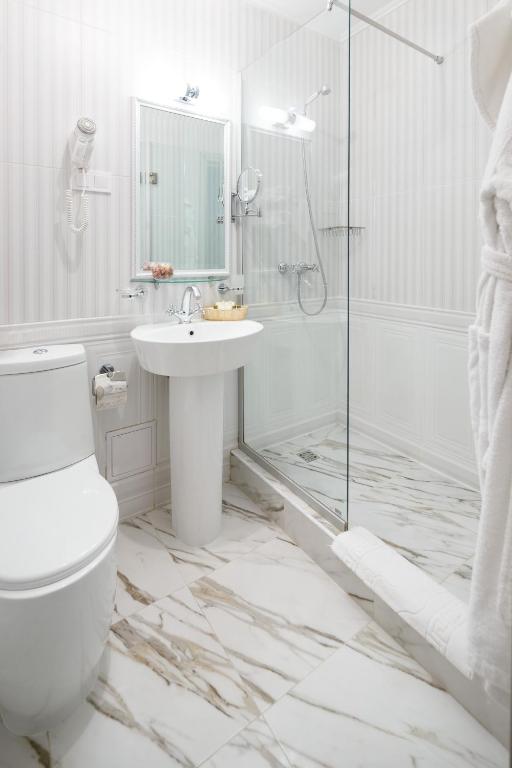 Koupelna v ubytování Mozart Hotel