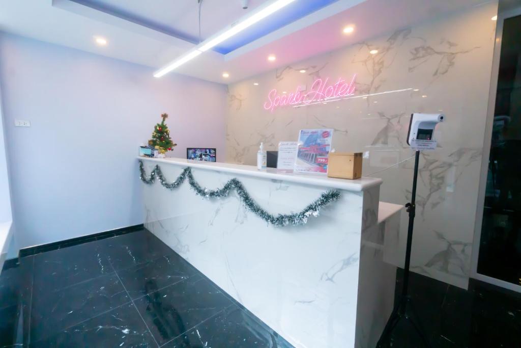 Spark Hotel - MRT Queen Sirikit - SHA Extra Plus Certified - Resim 13