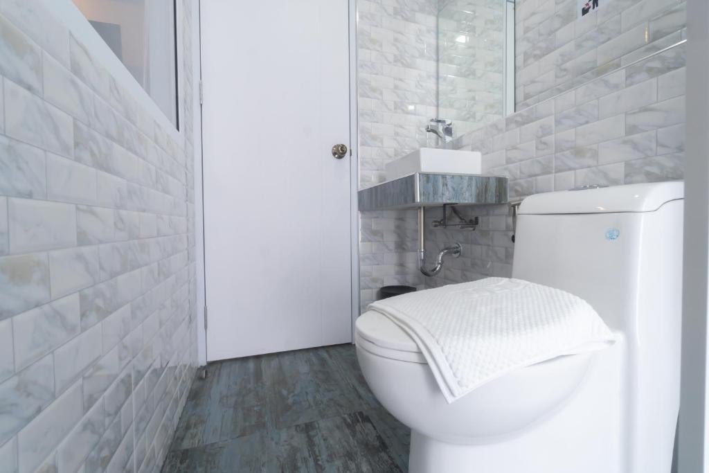 Spark Hotel - MRT Queen Sirikit - SHA Extra Plus Certified - Resim 15