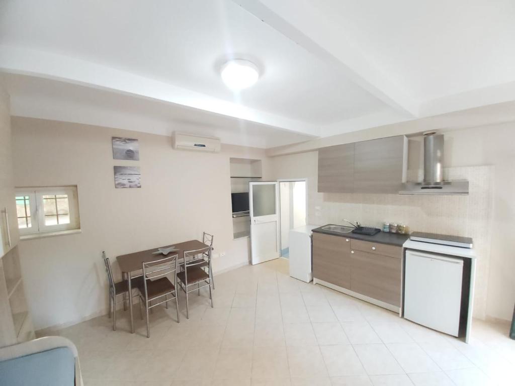 a kitchen and dining room with a table and a counter at Casa Doria in Alassio