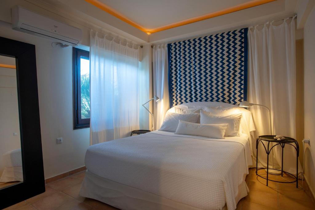 Postel nebo postele na pokoji v ubytování Studio Thea - Roxan Residence