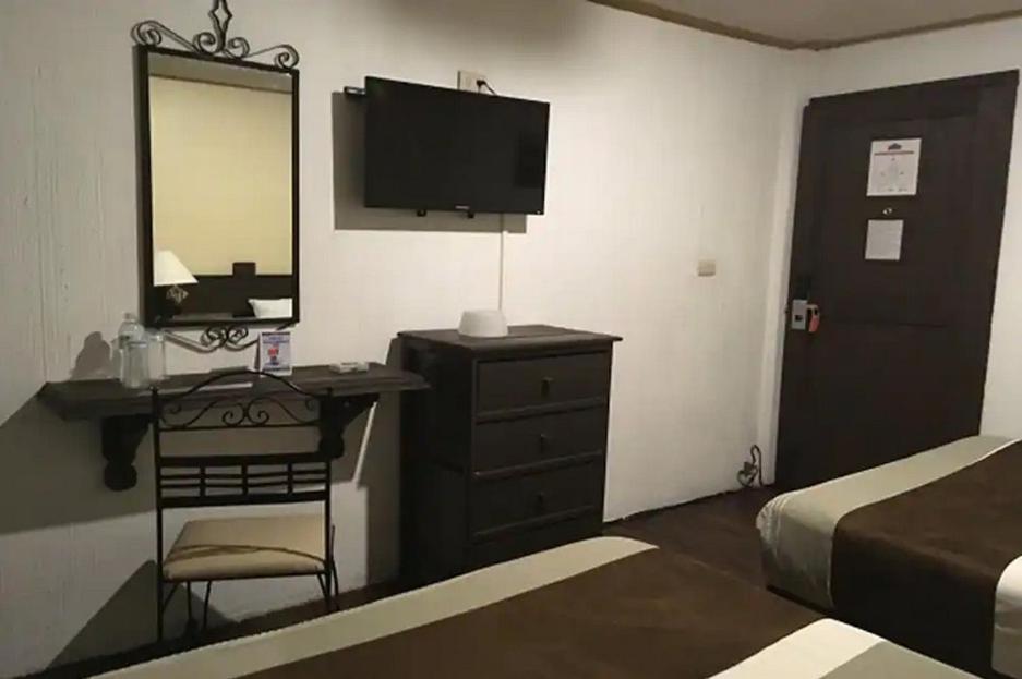 TV a/nebo společenská místnost v ubytování Hotel Misión Xalapa