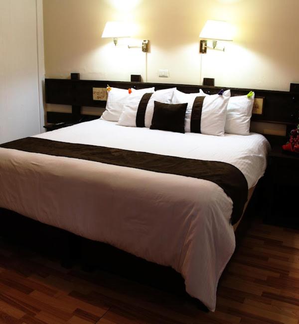 Postel nebo postele na pokoji v ubytování Hotel Misión Xalapa