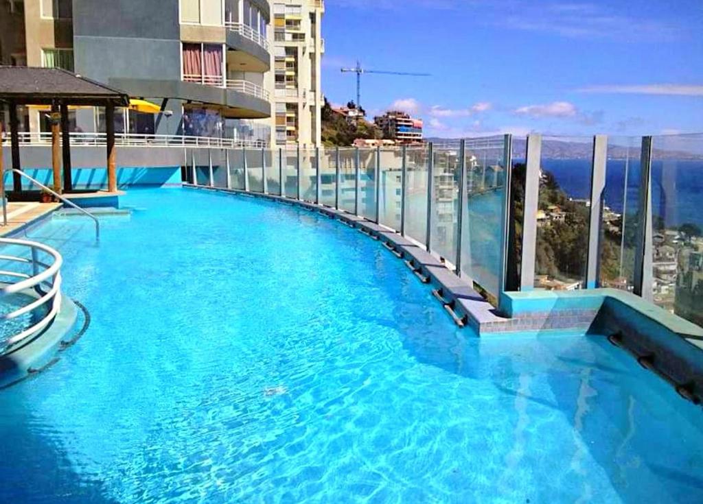 Swimming pool sa o malapit sa Reñaca Frente al Mar
