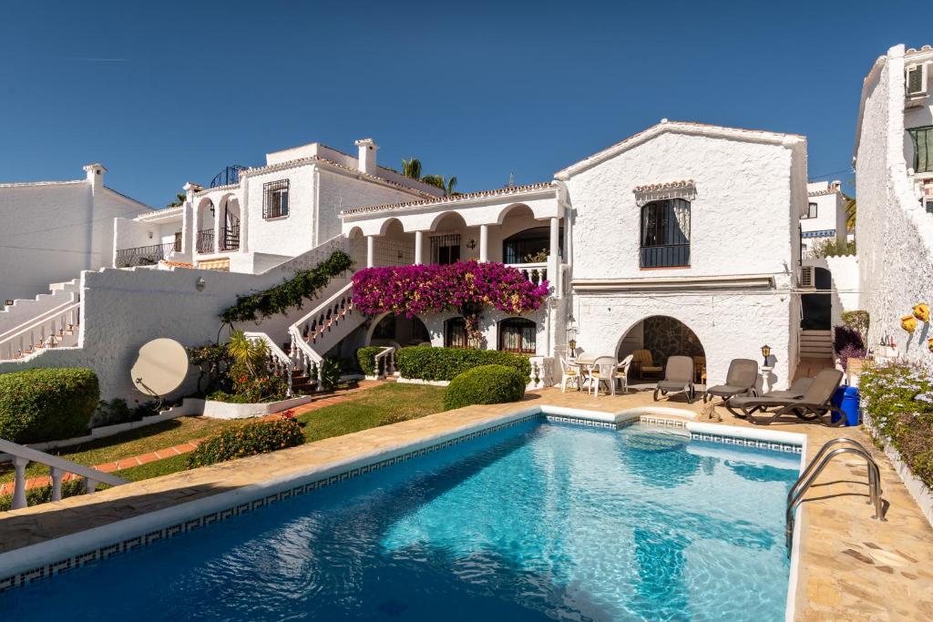 Bazén v ubytování Las Lilas, Nerja nebo v jeho okolí