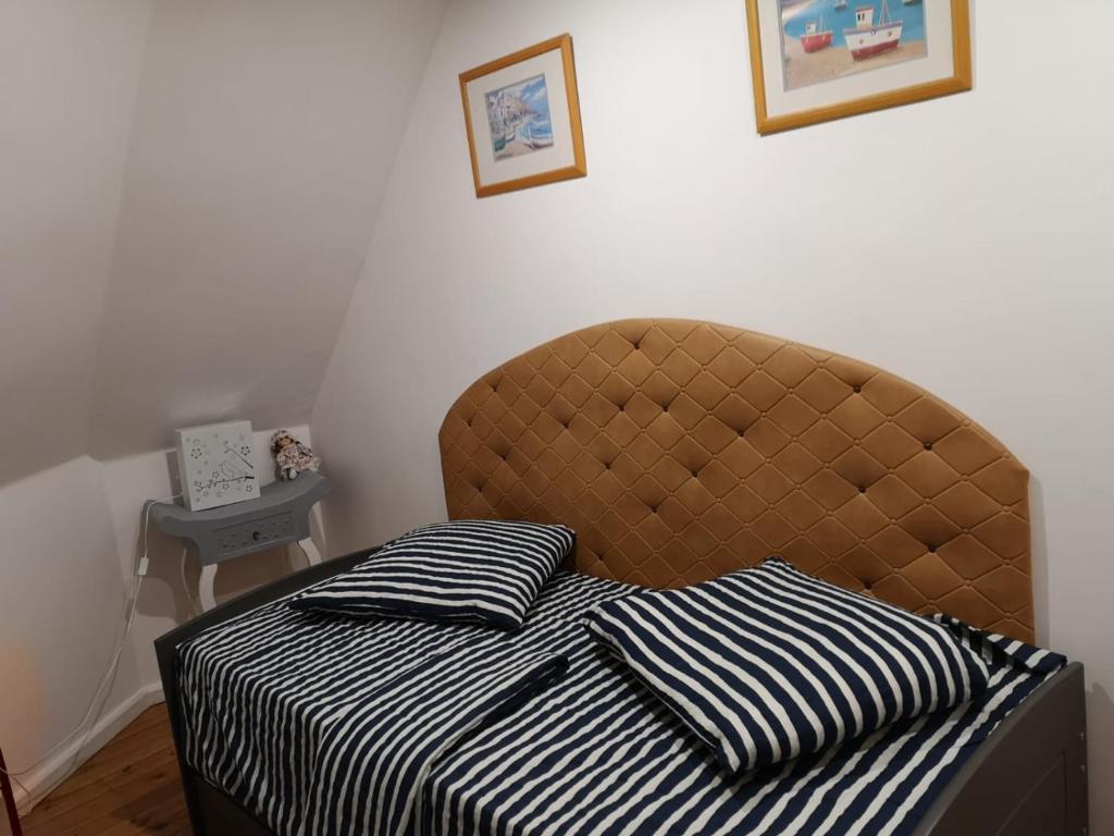 Postel nebo postele na pokoji v ubytování Notre Dame de la Mer