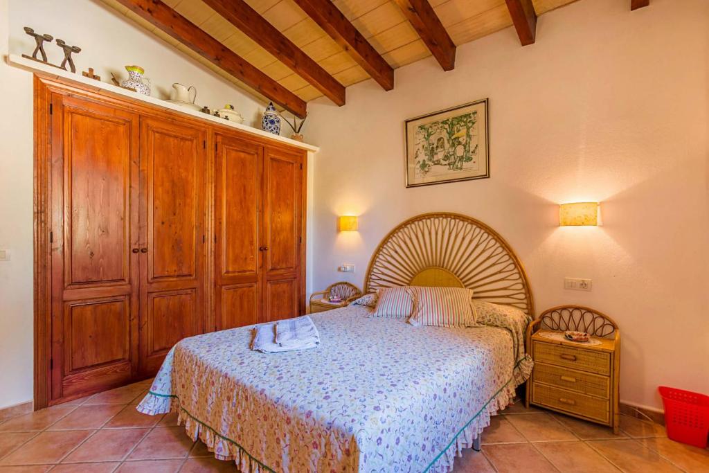 A bed or beds in a room at Villa Eu Clos by Sealand Villas