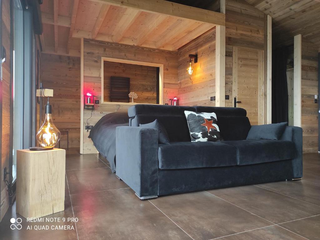 Posezení v ubytování Chalet neuf avec jacuzzi privé, vue imprenable sur Massif des Vosges