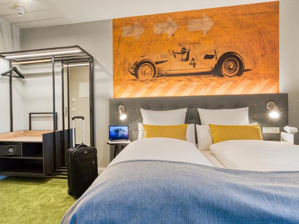Llit o llits en una habitació de NYCE Hotel Ingolstadt