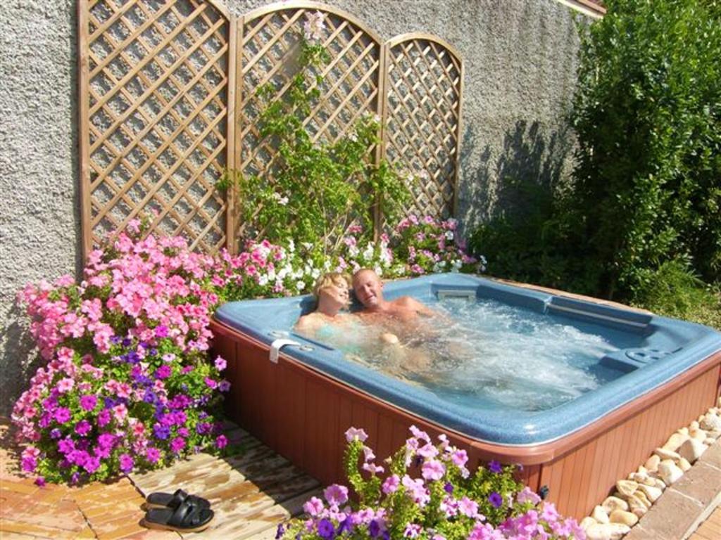 One bedroom appartement with shared pool jacuzzi and furnished terrace at Perugia