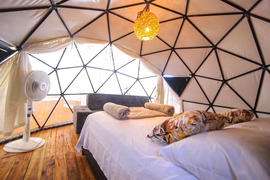 Postel nebo postele na pokoji v ubytování La Cabaña Glamping Geronimo