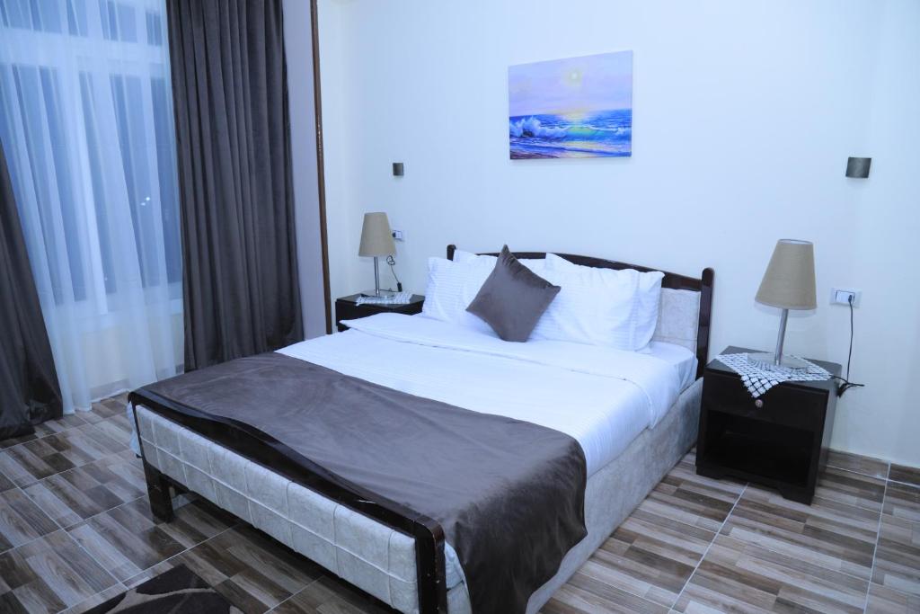 A bed or beds in a room at Jewel Fayed Hotel