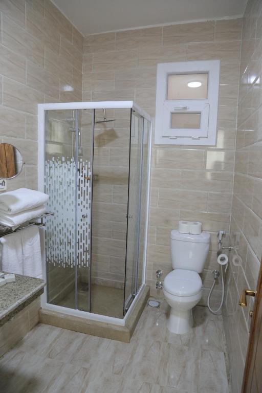A bathroom at Jewel Fayed Hotel