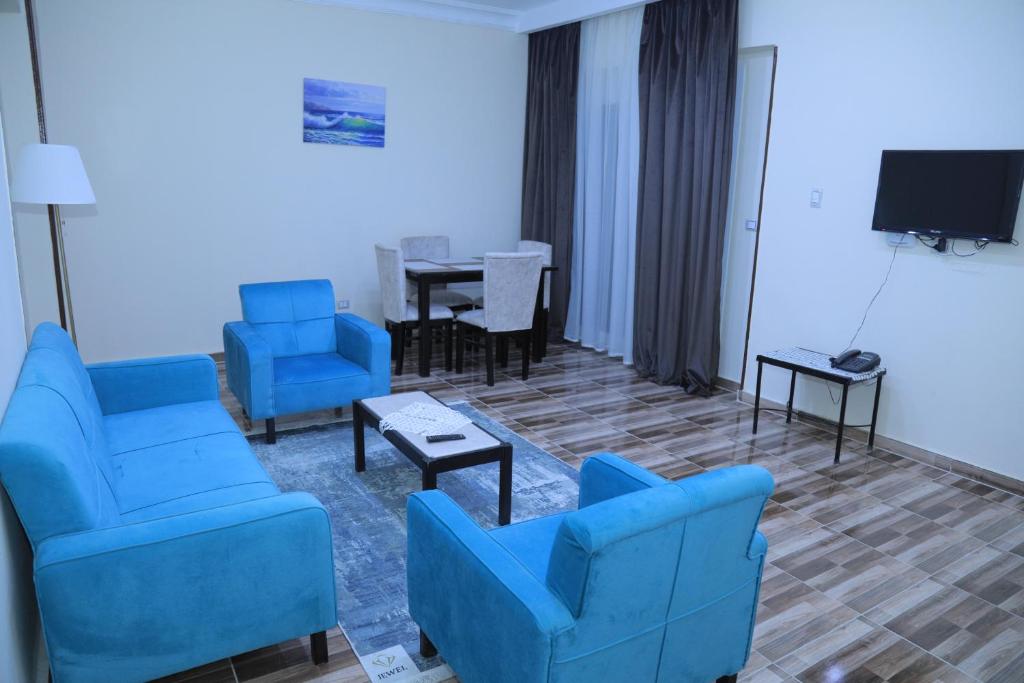 A television and/or entertainment centre at Jewel Fayed Hotel