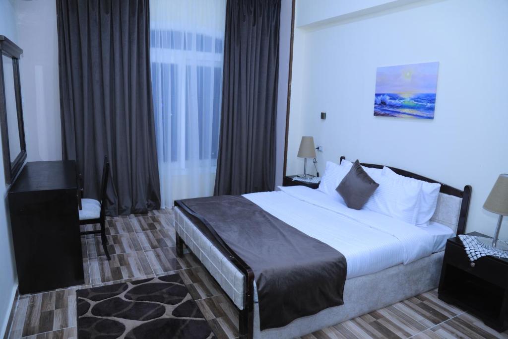A bed or beds in a room at Jewel Fayed Hotel