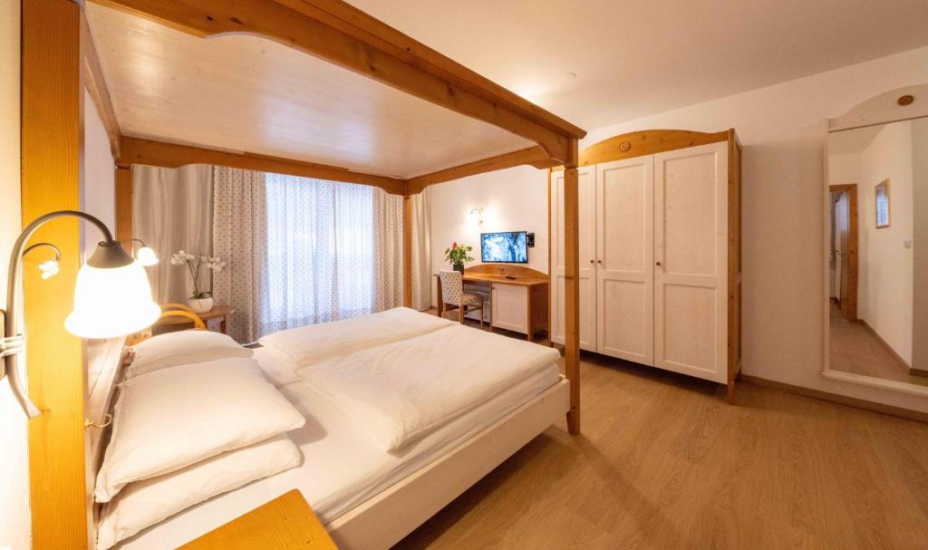 Postel nebo postele na pokoji v ubytování Hotel Hellweger
