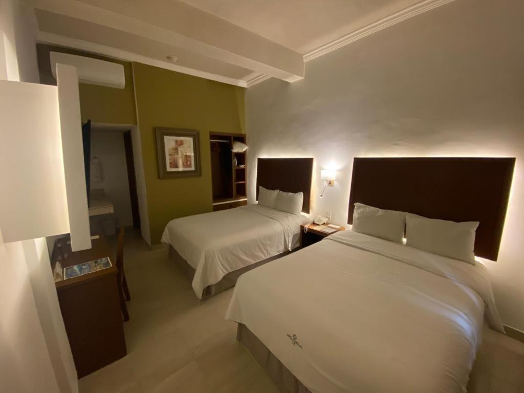 Postel nebo postele na pokoji v ubytování Hotel Marlon