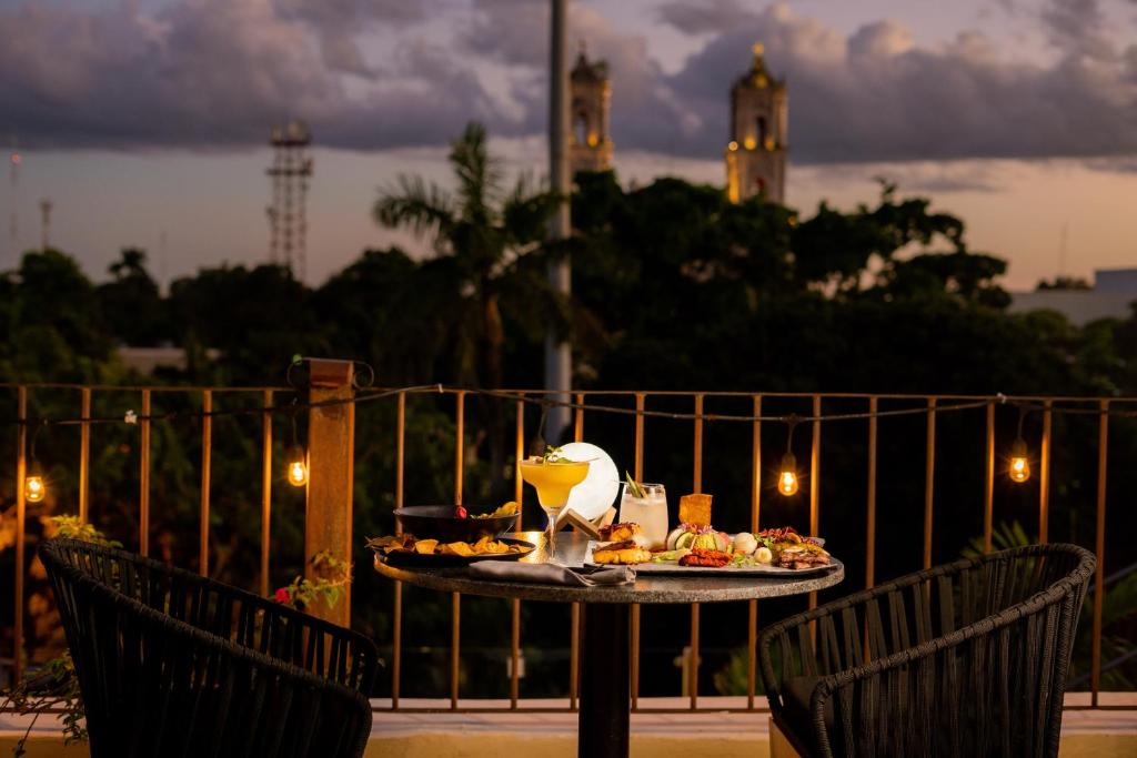 Comida en o cerca de este hotel