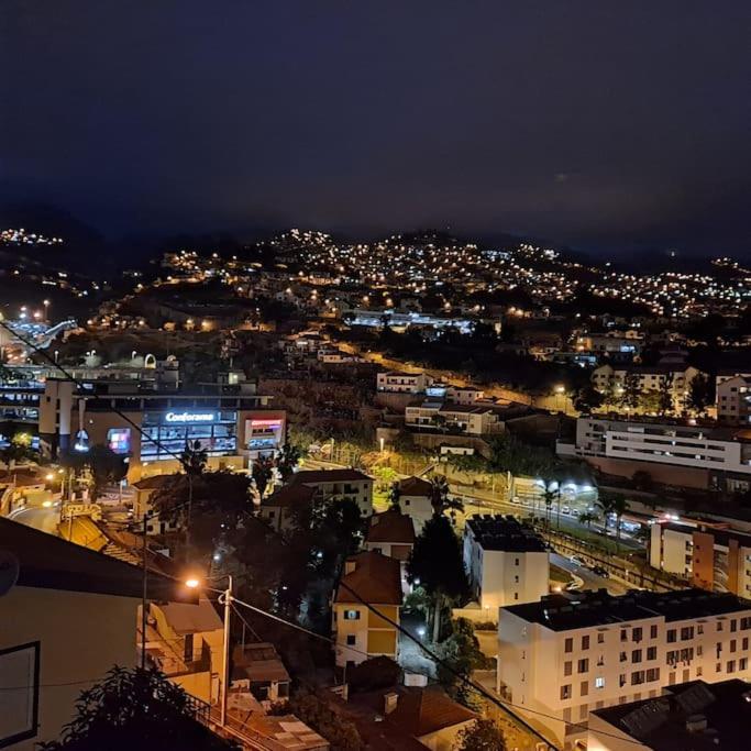 Nespecifikovaný výhled na destinaci Funchal nebo výhled na město při pohledu z venkovského domu