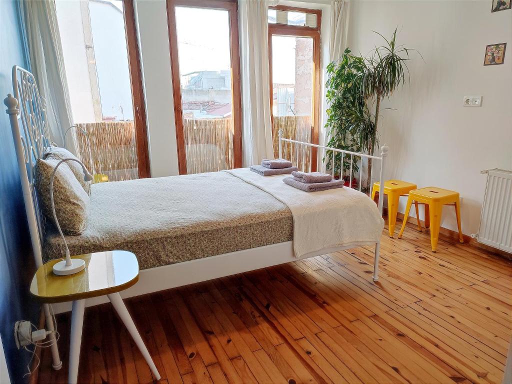 Postel nebo postele na pokoji v ubytování Kunterbunt Istanbul