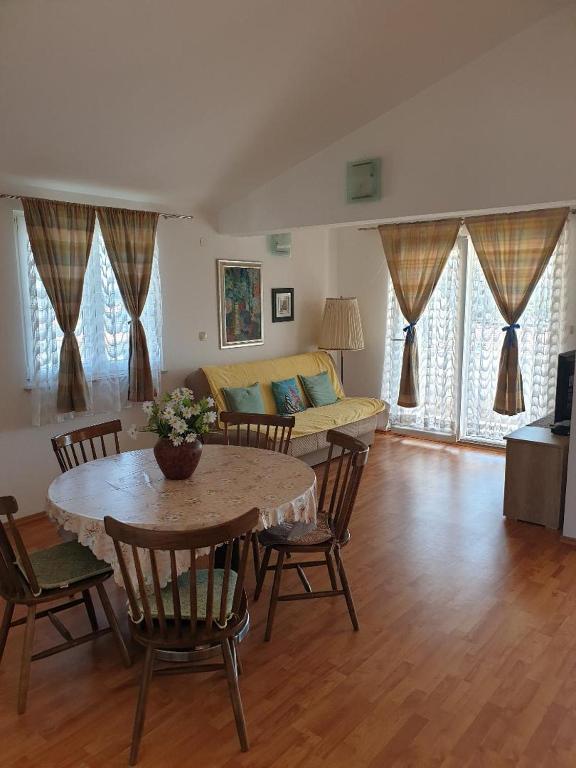 Posedenie v ubytovaní Apartments Škerlep