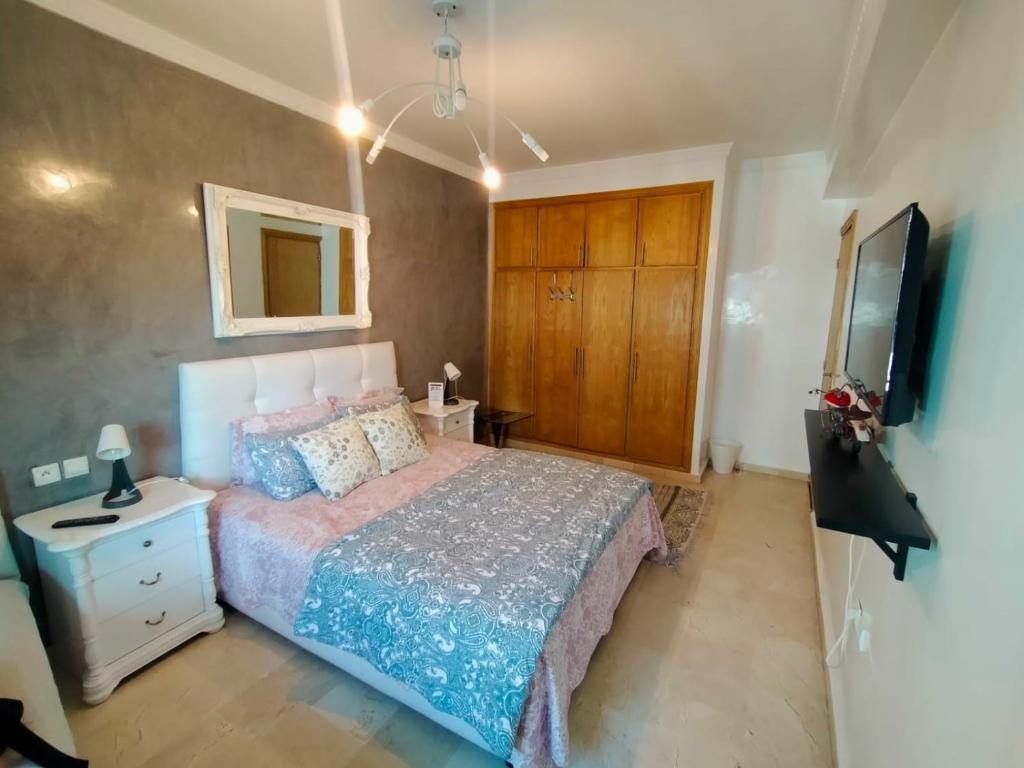 TV a/nebo společenská místnost v ubytování Chambre haut standing