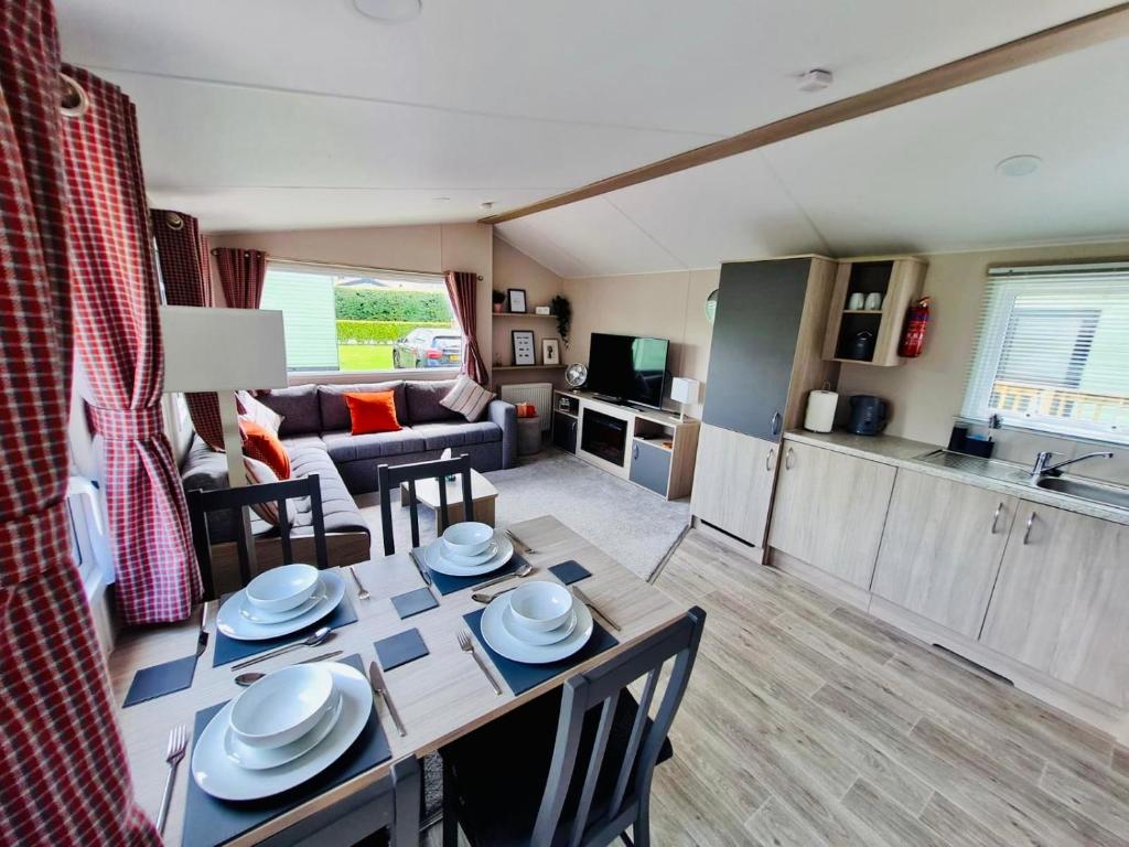 a kitchen and living room with a table and chairs at Nook on the Nidd, Knaresborough in Knaresborough