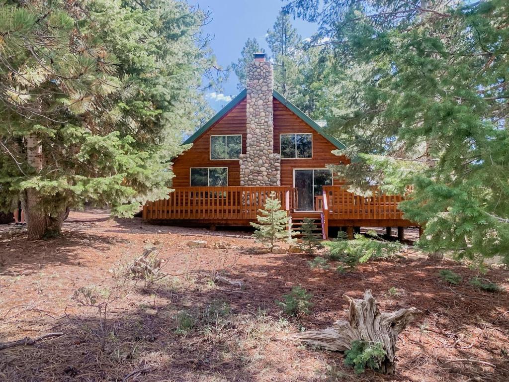 Vườn quanh Cabin in the National Forest near Brian Head, Bryce Canyon and Zion