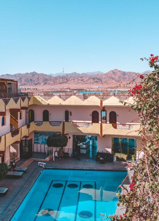 Bazén v ubytování Dahab Plaza Hotel nebo v jeho okolí