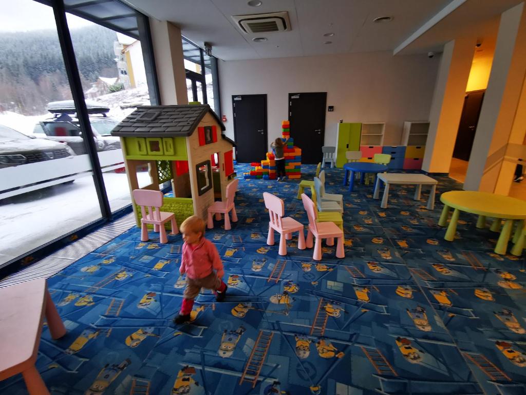 Dzieci zatrzymujące się w obiekcie Apartament Czarna Góra TIGNES 4 Sienna