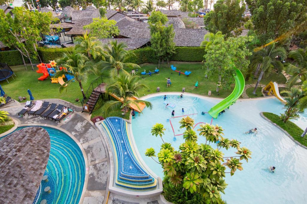 Holiday Ao Nang Beach Resort, Krabi - Family Pool View Room