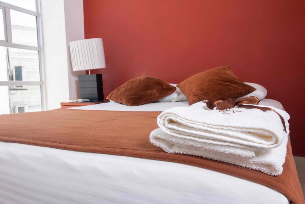 Postel nebo postele na pokoji v ubytování Zuruma Hotel