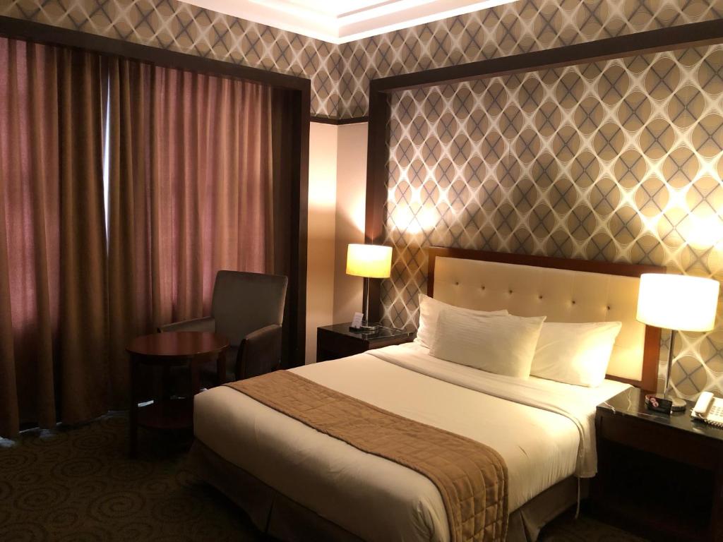 The Plaza Hotel Balanga City - Executive Queen Room