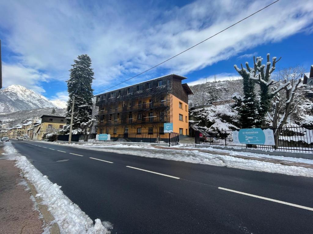Nespecifikovaný výhled na hory nebo výhled na hory při pohledu z hotelu