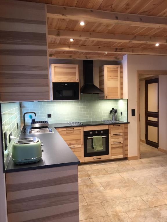 Kuchyň nebo kuchyňský kout v ubytování Chalet Les Erines