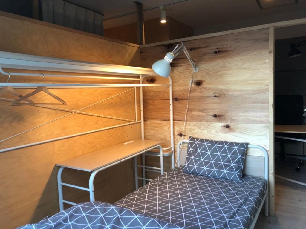 Postel nebo postele na pokoji v ubytování ArtBar & GuestHouse ennova