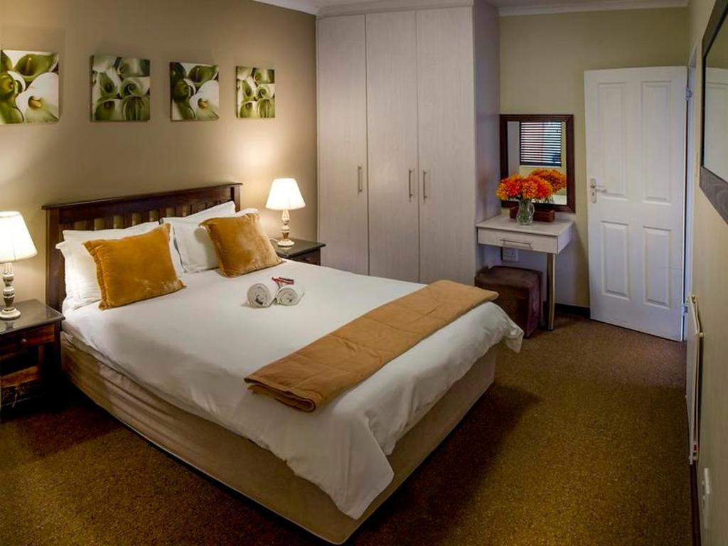 Booking.com: Casa de hóspedes Room in BB - Luxury Room, double Bed and  Sleeper Couch max 4 guests, near Port Elizabeth , Port Elizabeth, África do  Sul . Reserve agora o seu hotel!