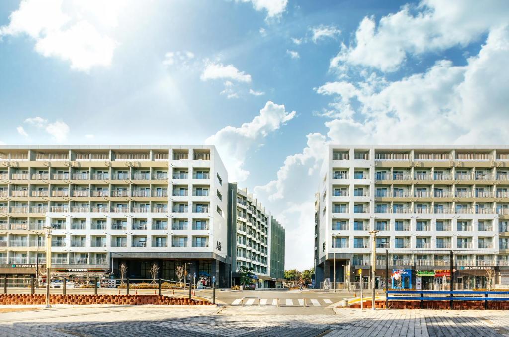 Budova, kde se aparthotel nachází