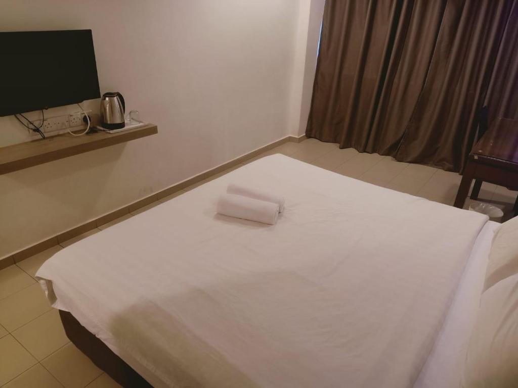 Postel nebo postele na pokoji v ubytování T Hotel Anggerik