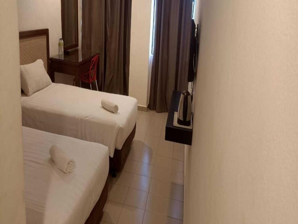 Postel nebo postele na pokoji v ubytování T Hotel Anggerik