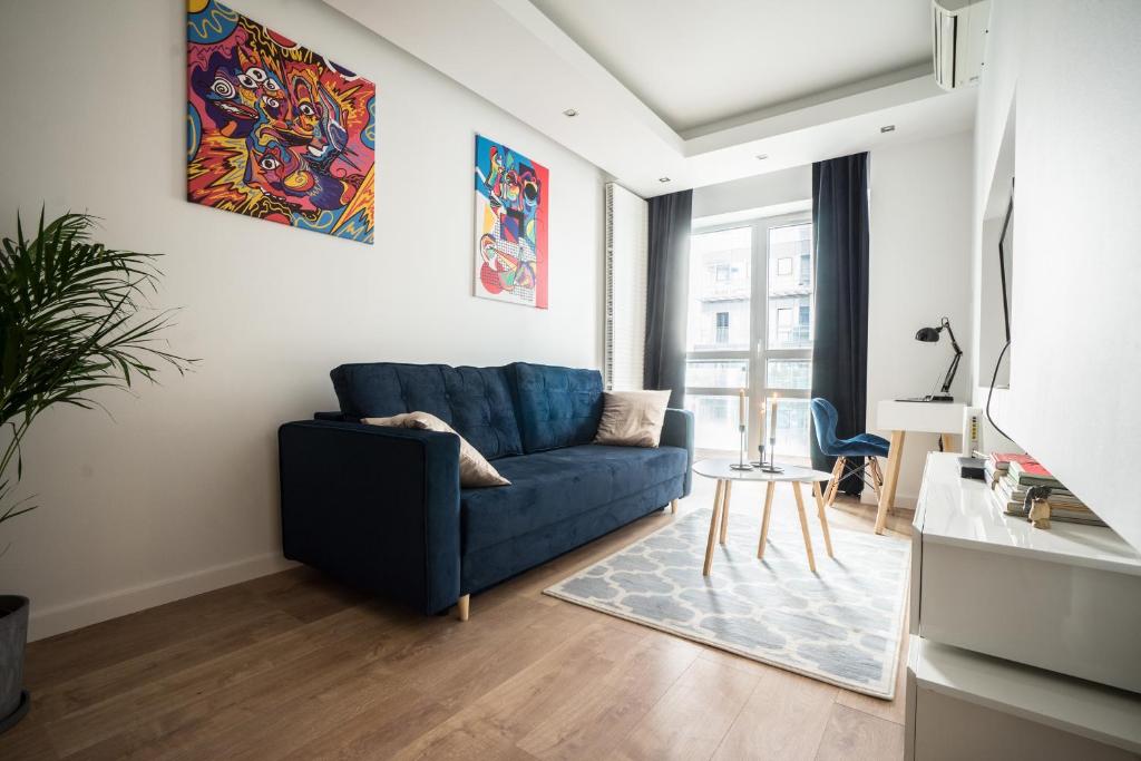 Posedenie v ubytovaní oompH Warsaw Central Luxurious Air-Conditioned Apartment with Balcony
