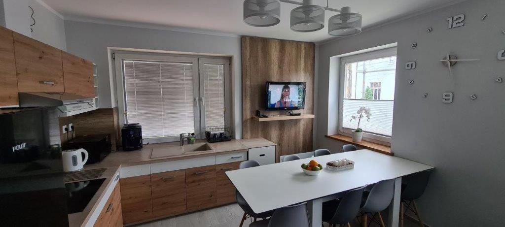 Kuchyňa alebo kuchynka v ubytovaní Apartamenty Promyk Wisełka