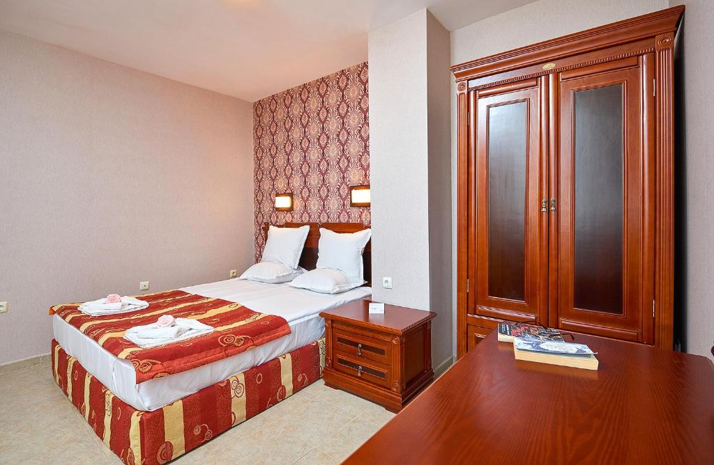 Postel nebo postele na pokoji v ubytování Karolina Hotel